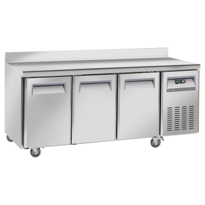 Table frigorifique, ventilé, 3 portes GN 1/1, avec dosseret, sur roues, 2 avec freins WR-GTN3-3ND